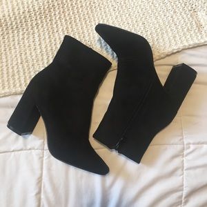 Black over the ankle velvet boots 🖤